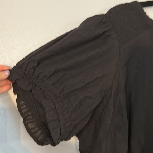 Torrid black puff sleeved crop top size 3 - Picture 4 of 5